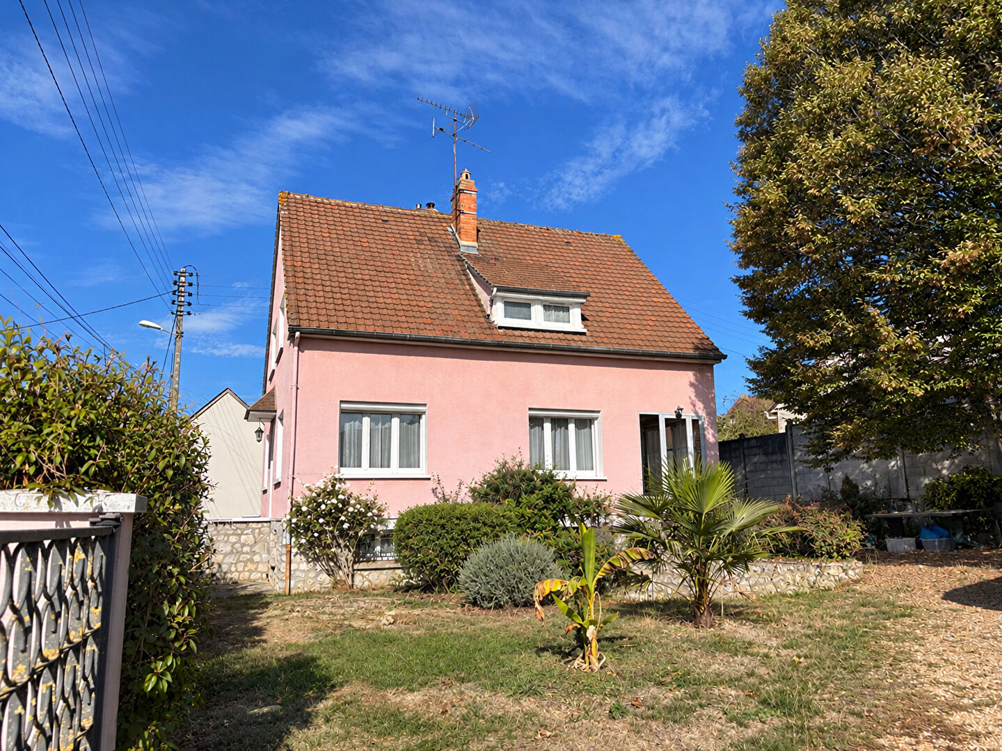 Maison 6 pièces 119 m² · à Chartainvilliers · 119 m² · 275 000 €