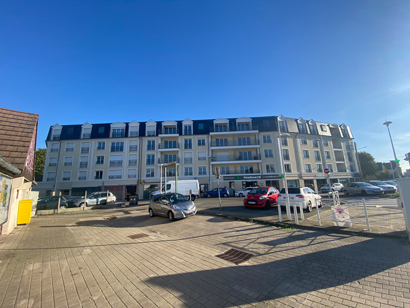 à 22 km de Fosses 570 € / mois cc Appartement 1 pièce 28.00 m² Voir le bien