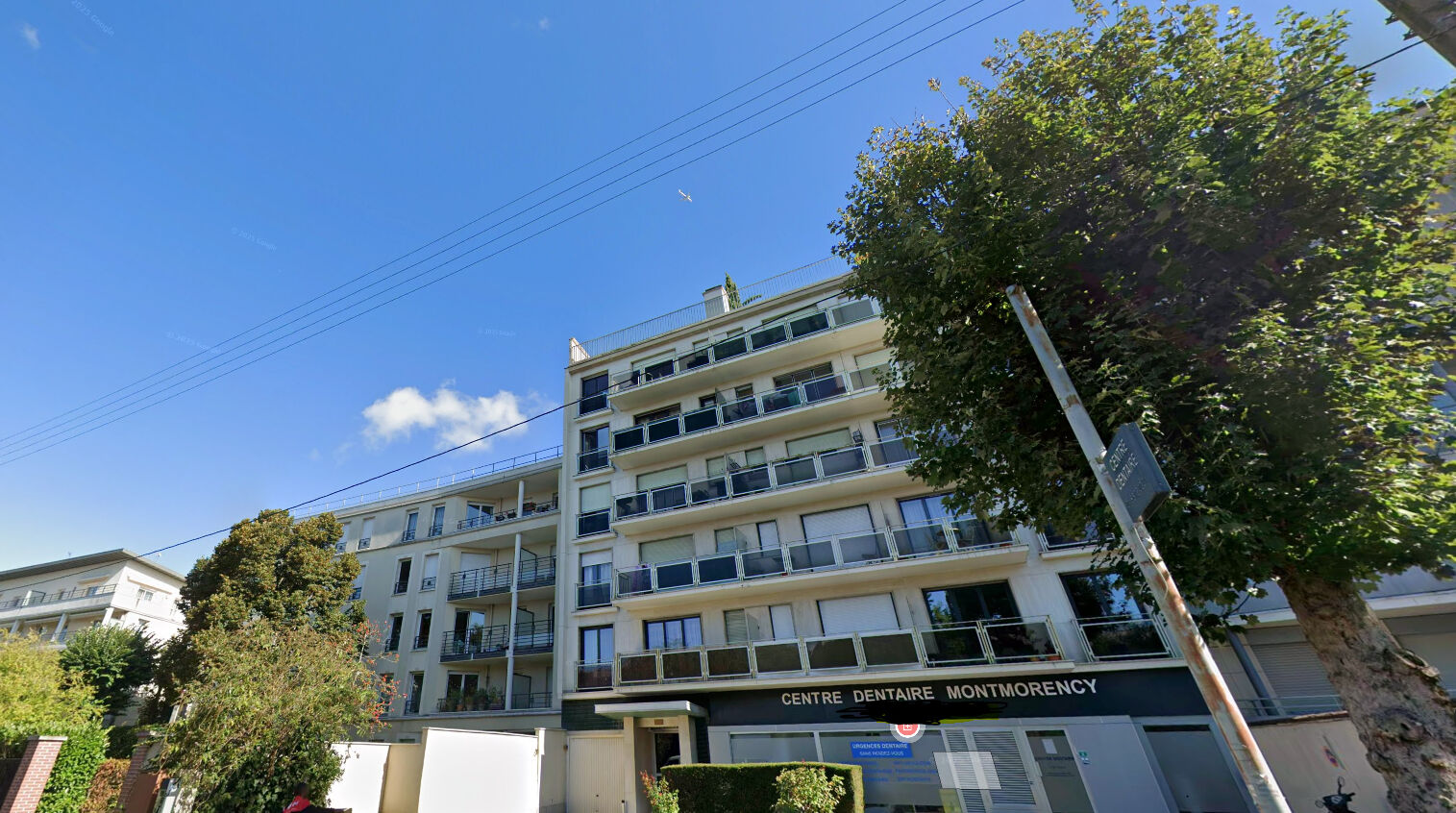 Local commercial MONTMORENCY (95160) 7 pi&egrave;ces 197.90 m&sup2;