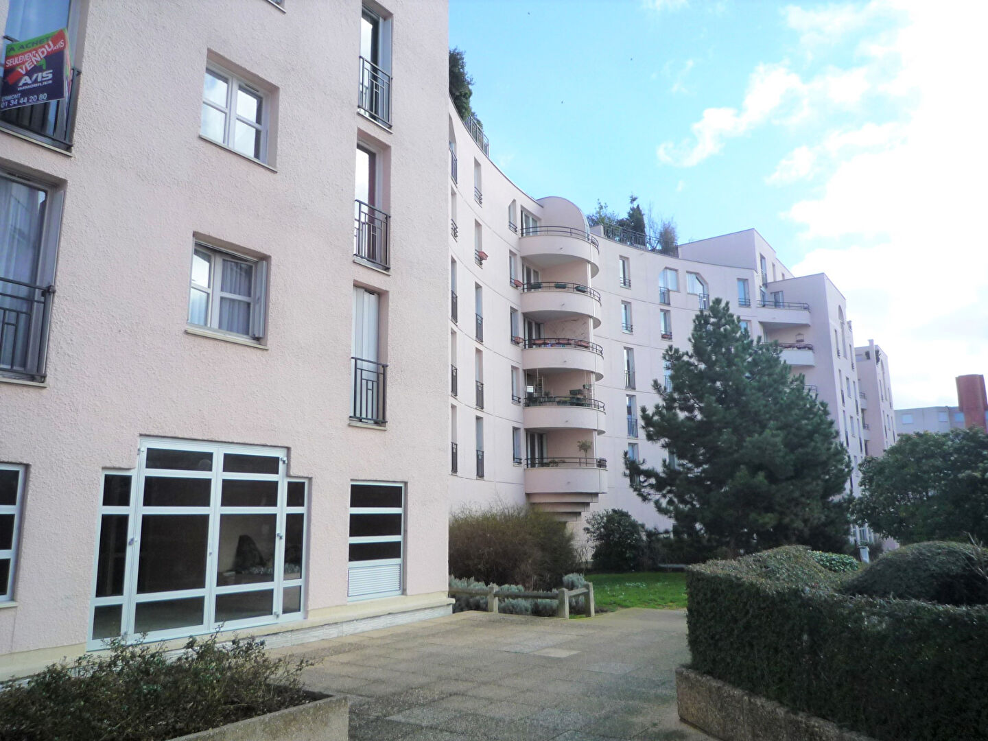à 9 km de Ézanville Exclusif 200 000 € Appartement 2 pièces , 1 chambre 48.02 m² Voir le bien
