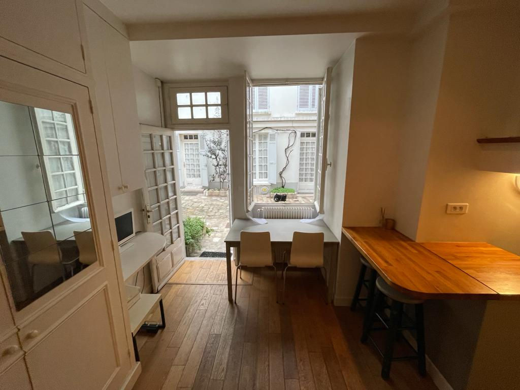 Location appartement 1 pièce, 19.00m², Paris 07 - 915 € / mois cc