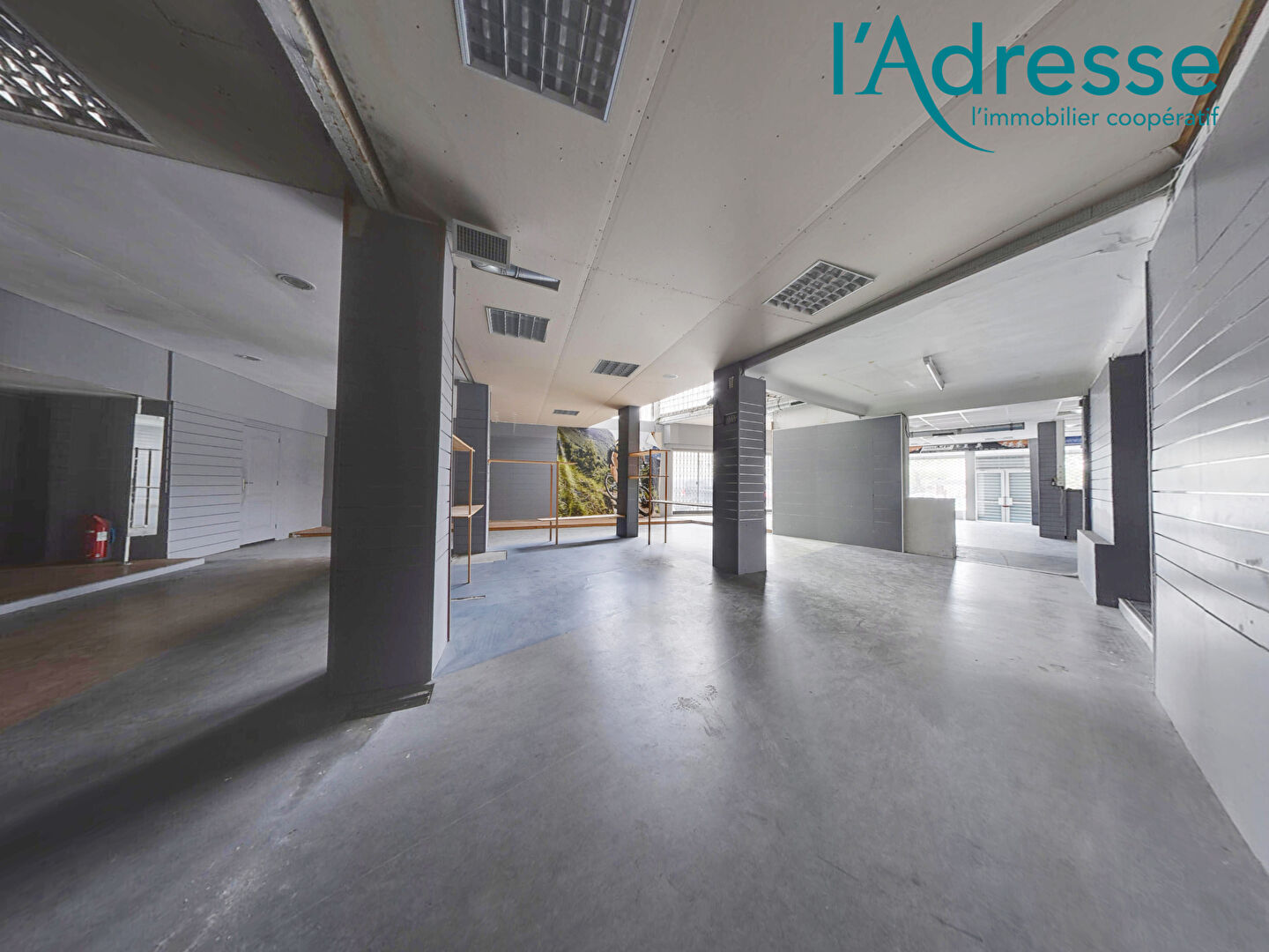 Murs NOISY LE GRAND (93160) 10 pi&egrave;ces 422.46 m&sup2;