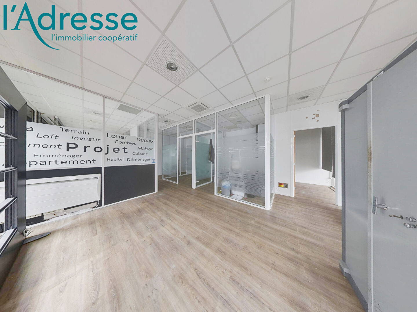 Location local commercial 5 pièces, 123.00m², Noisy-le-Grand - 2 940 € / mois cc