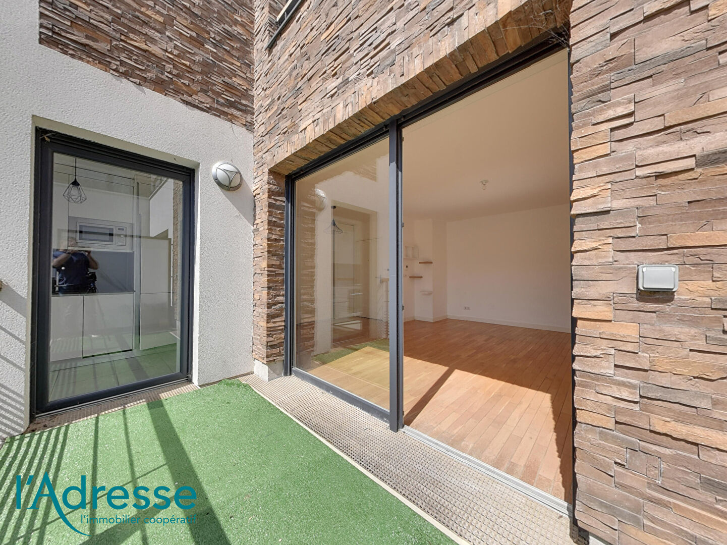 Noisy-le-Grand (93) Exclusif 314 000 € Appartement 3 pièces , 2 chambres 63.00 m² Avec jardin, terrasse Voir le bien