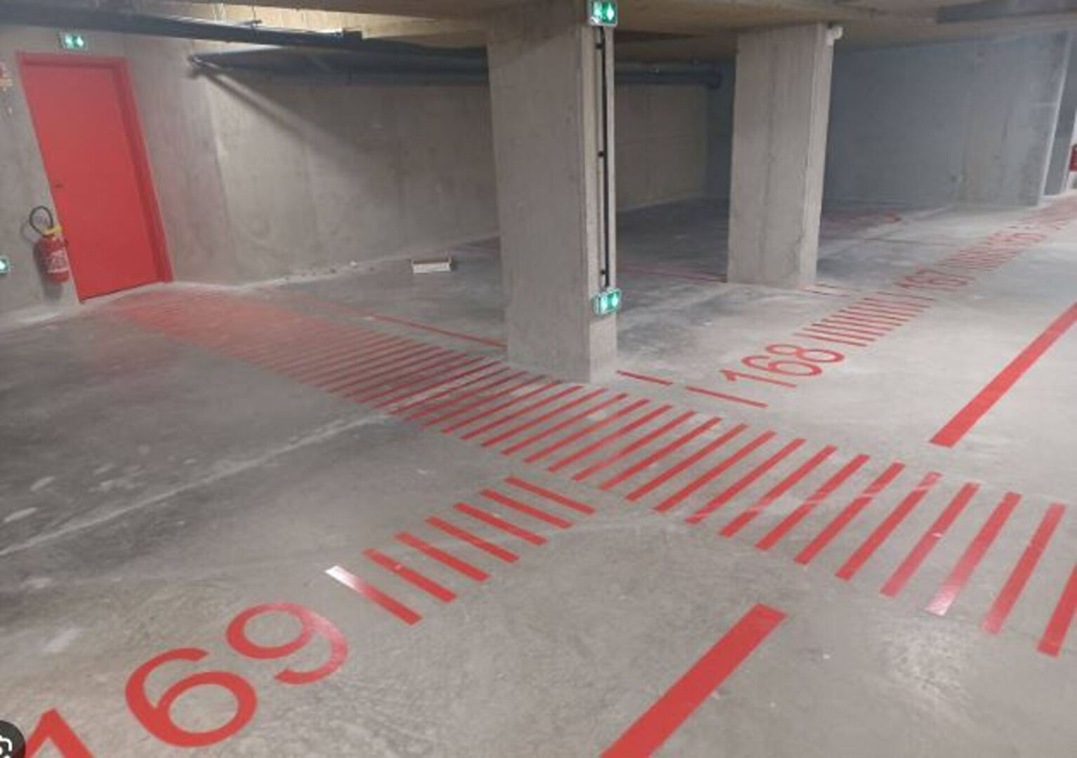 Parking / box NOISY LE GRAND (93160) 10.00 m&sup2;