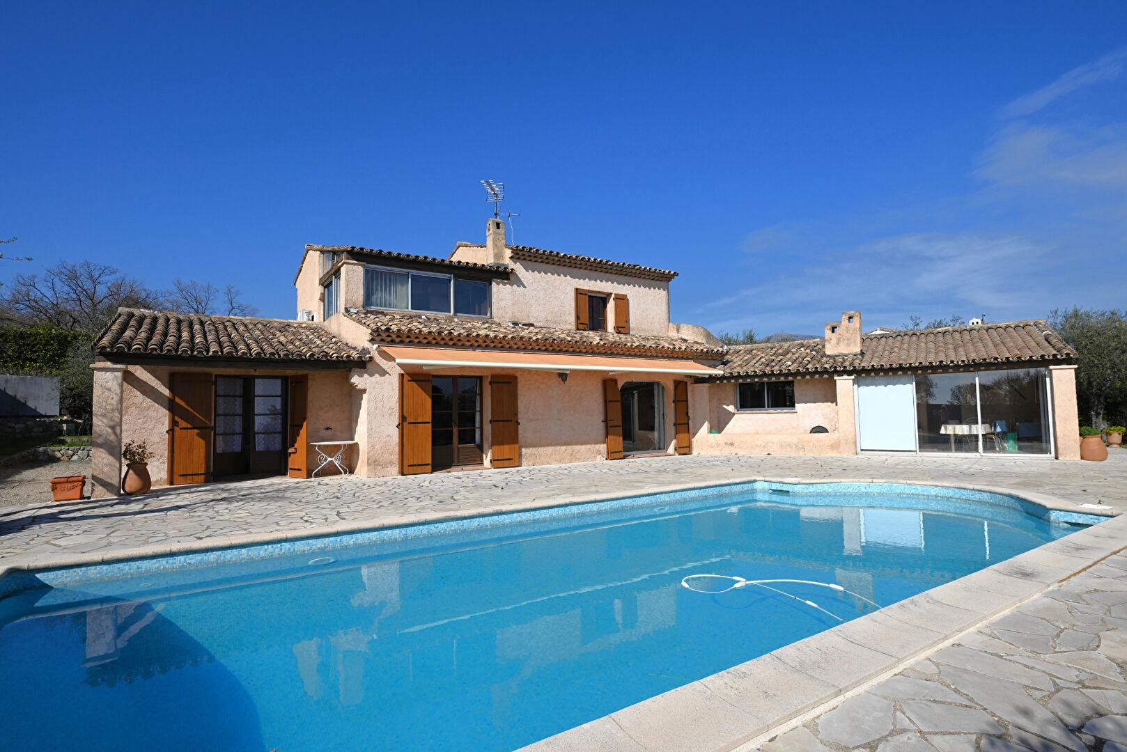 Maison CHATEAUNEUF GRASSE (06740) 6 pièces 181.00 m²