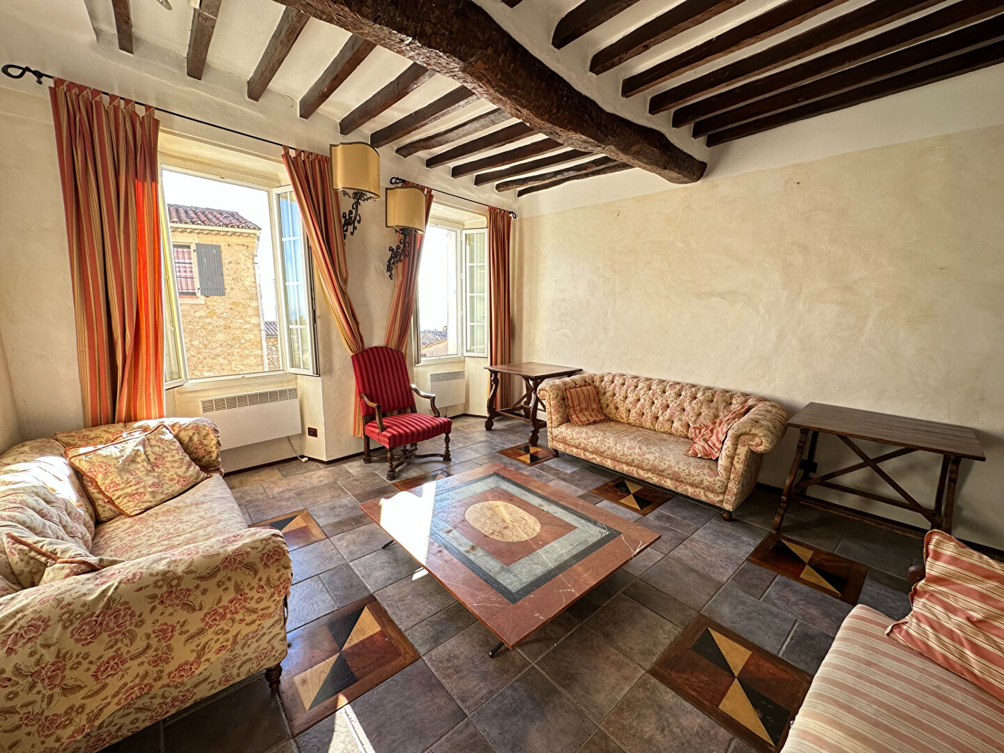 Maison de village CHATEAUNEUF GRASSE (06740) 7 pièces 200.00 m²
