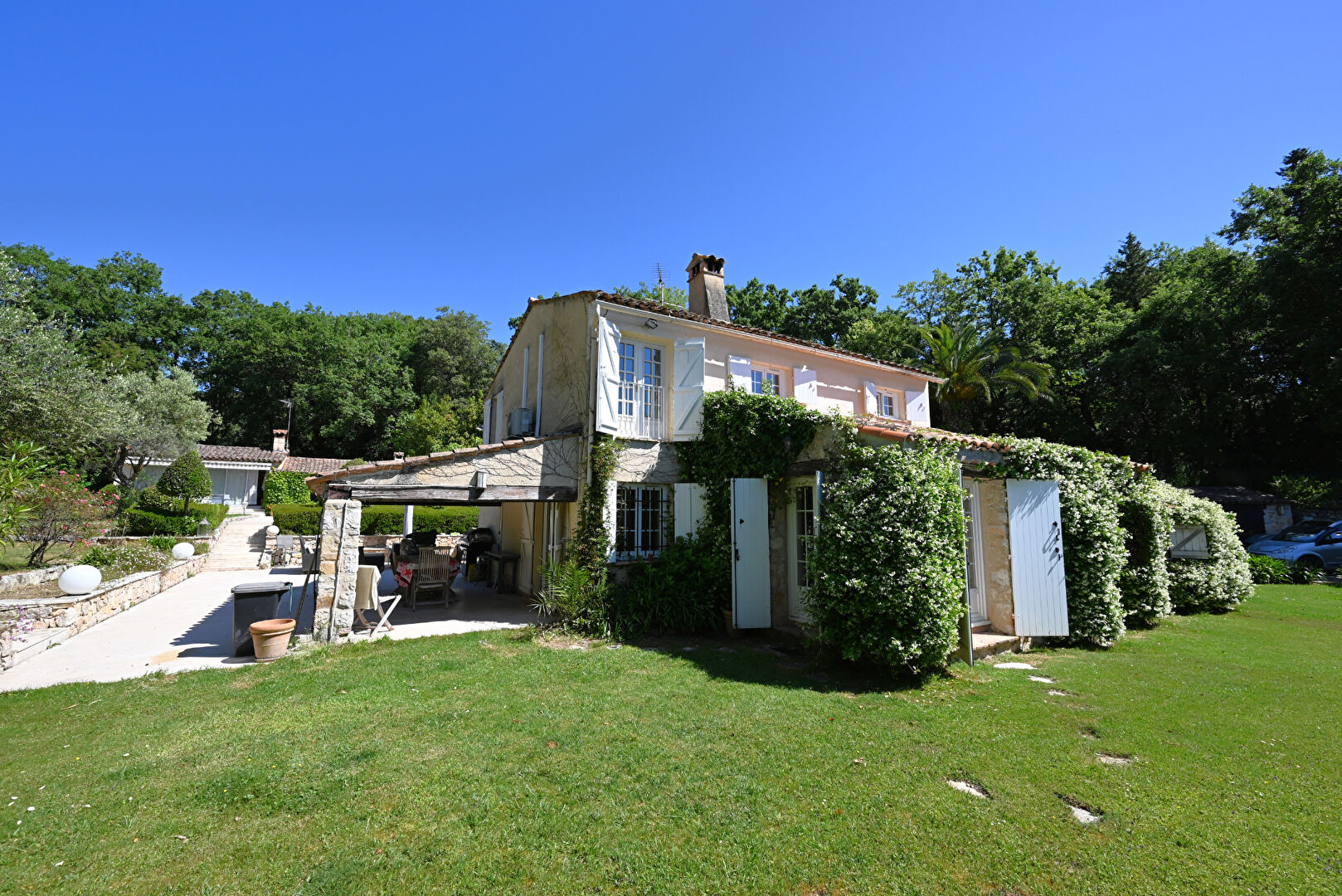 Maison CHATEAUNEUF GRASSE (06740) 6 pièces 190.00 m²