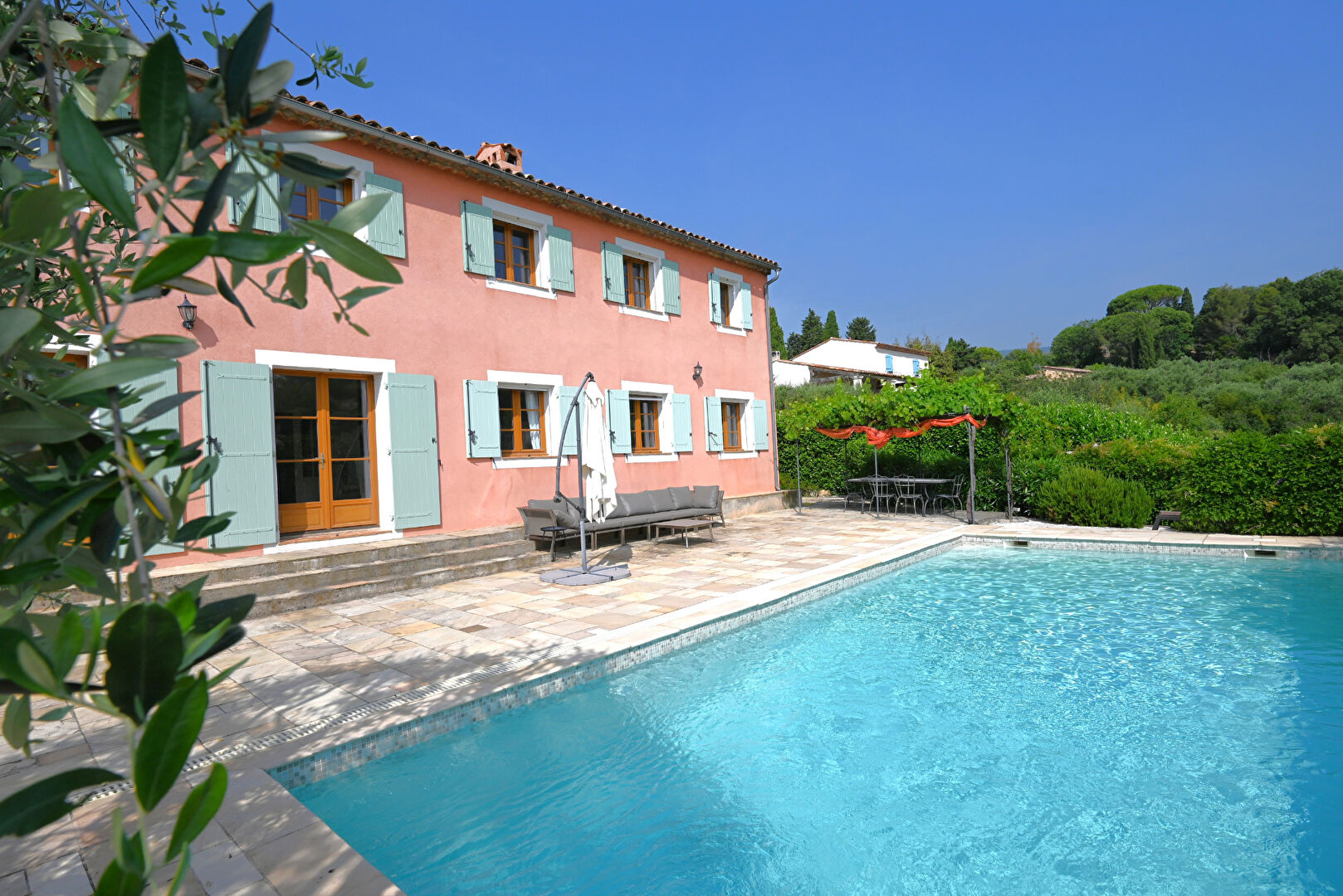 Maison CHATEAUNEUF GRASSE (06740) 7 pièces 195.00 m²