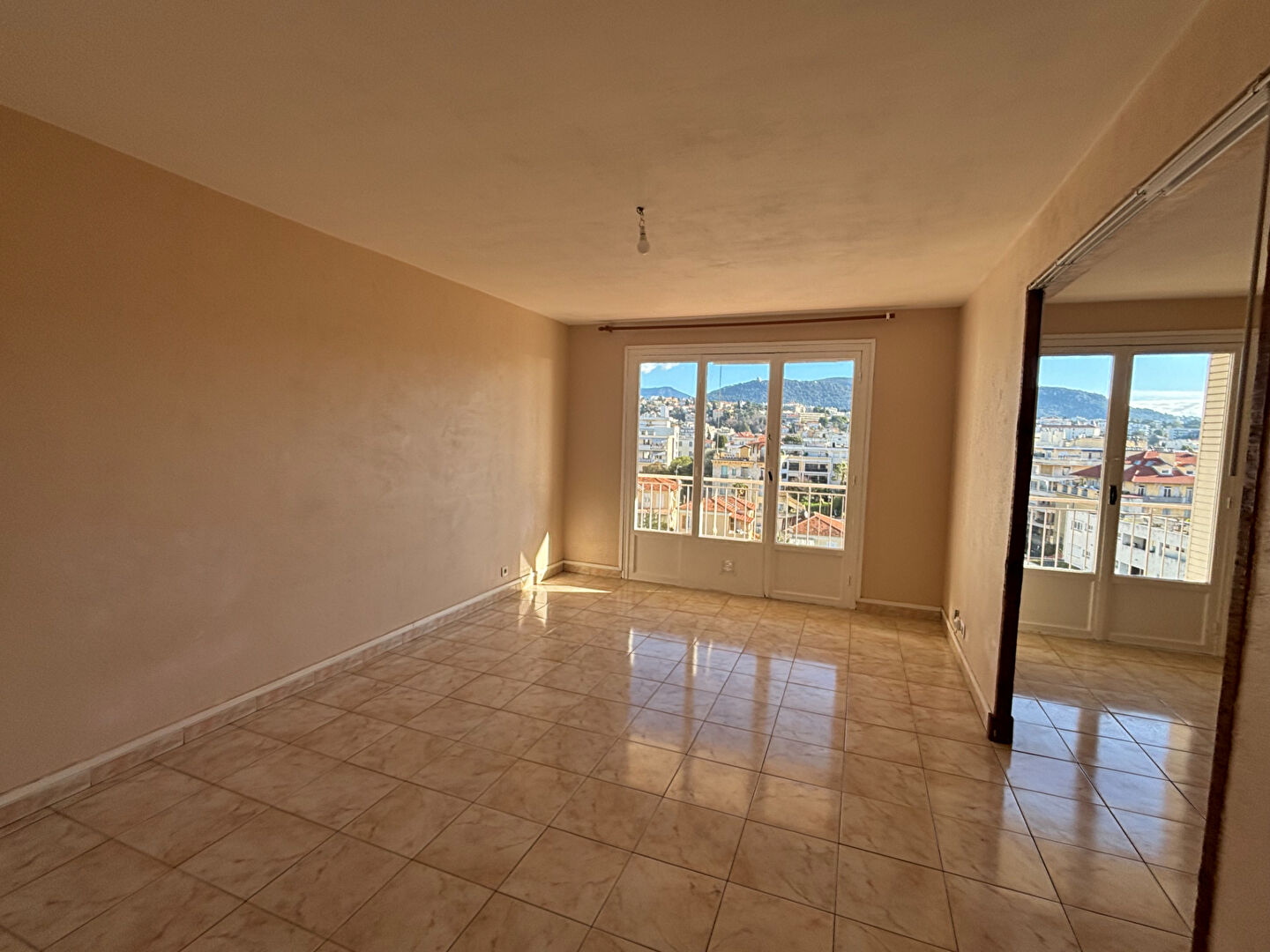 Appartement NICE (06100) 3 pi&egrave;ces 57.10 m&sup2;