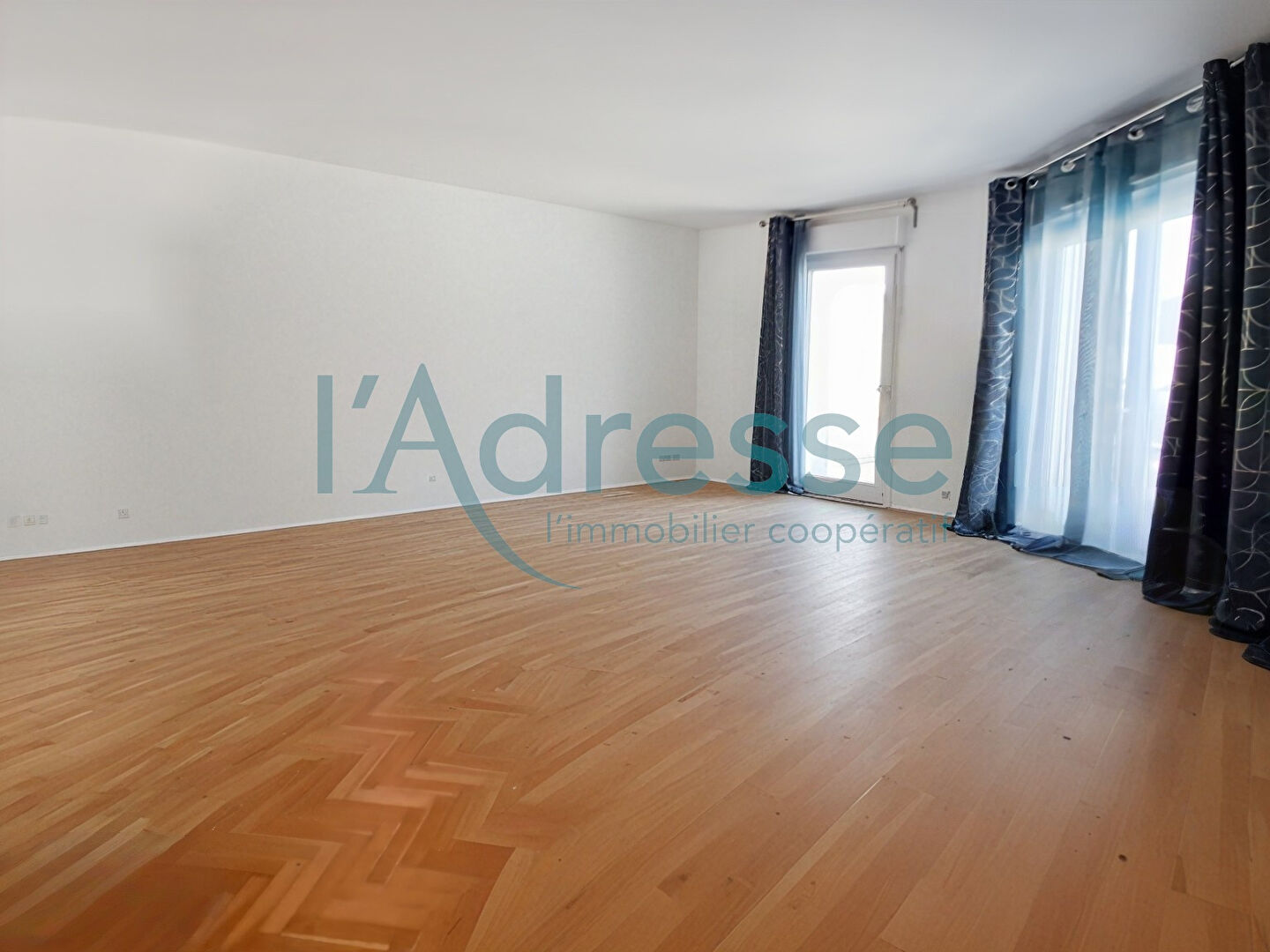 Appartement SURESNES (92150) 1 pi&egrave;ce 27.78 m&sup2;