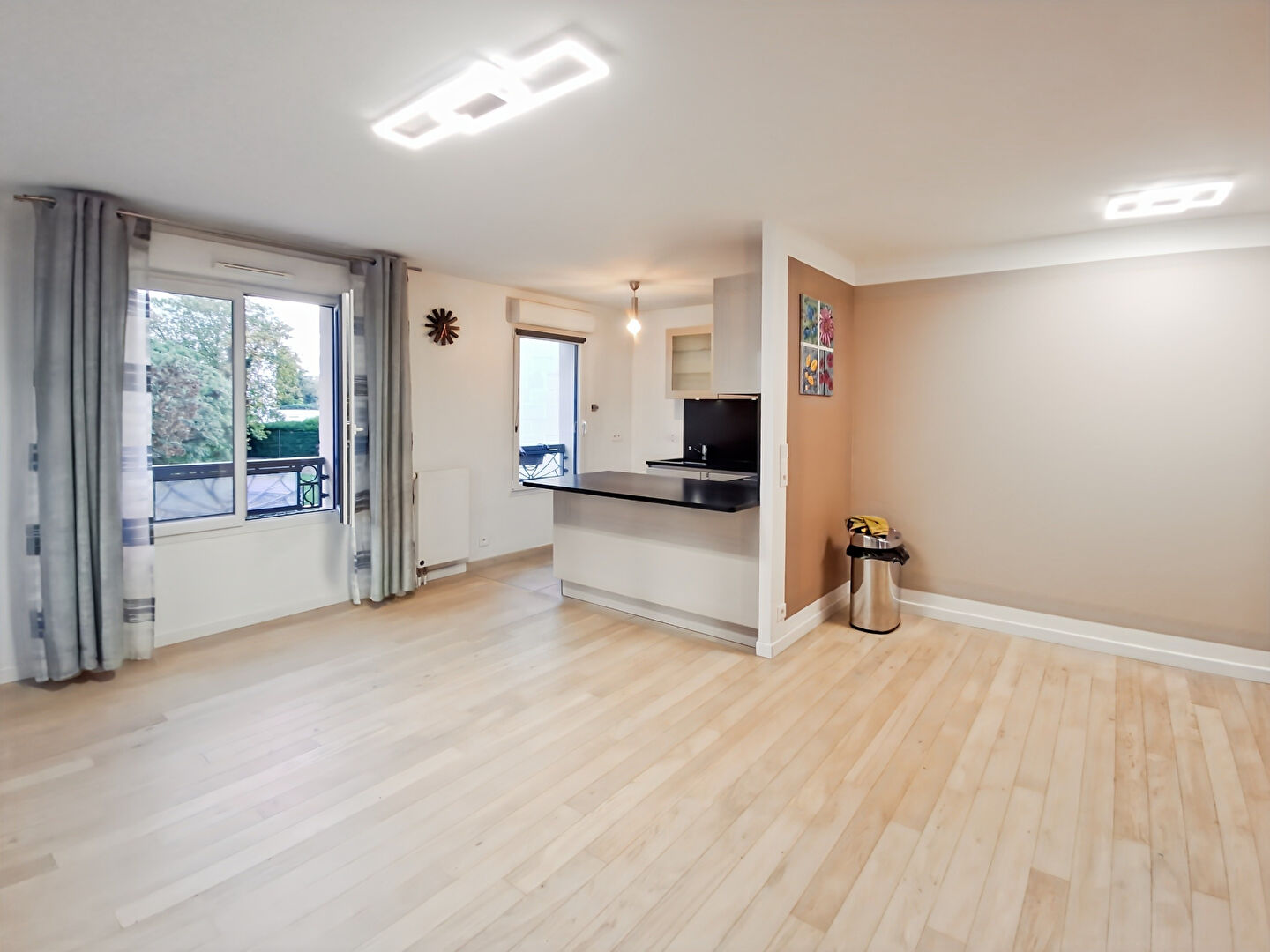 Appartement SURESNES (92150) 5 pièces 85.19 m²