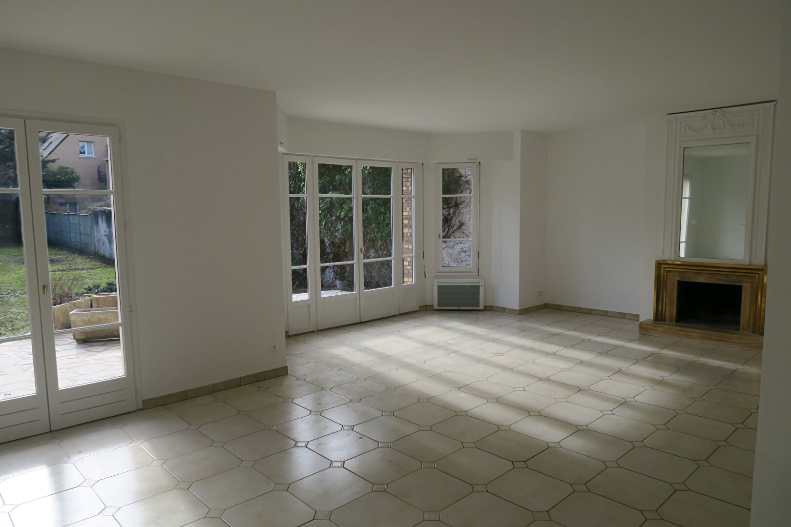 Rueil-Malmaison (92) Exclusif 1 100 000 € Maison 10 pièces , 7 chambres 204.79 m²