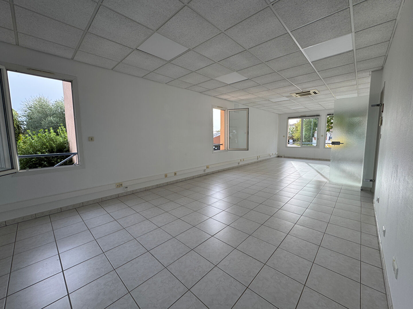 Immeuble L ISLE JOURDAIN (32600) 13 pièces 223.00 m²