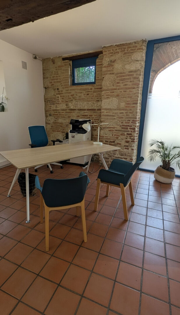 Bureaux L ISLE JOURDAIN (32600) 4 pi&egrave;ces 140.00 m&sup2;