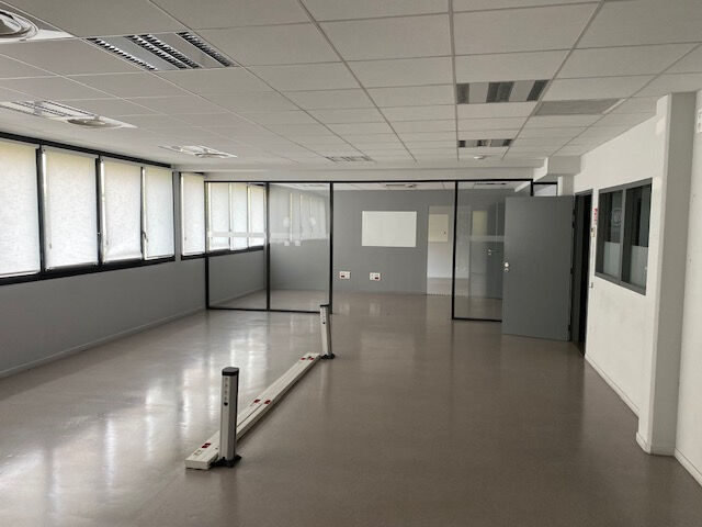 Bureaux MONTAUBAN (82000) 15 pi&egrave;ces 531.00 m&sup2;