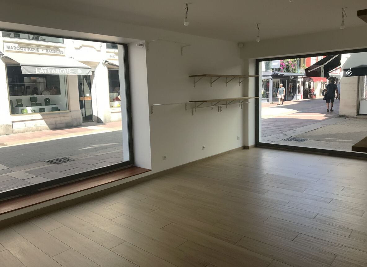 Local commercial SAINT JEAN DE LUZ (64500) 1 pi&egrave;ce 37.50 m&sup2;