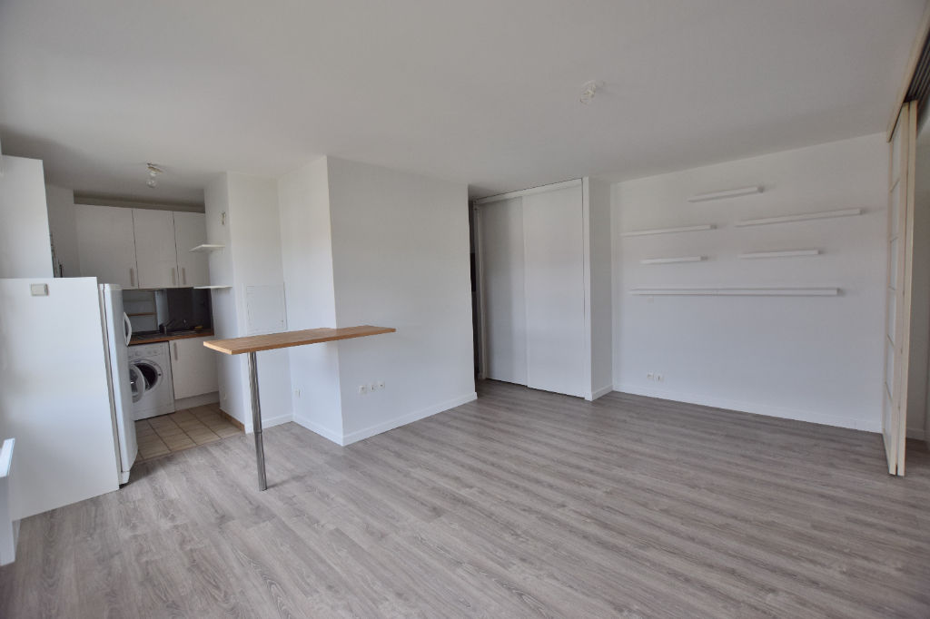 Gif-sur-Yvette (91) 835 € / mois cc Appartement 1 pièce , 1 chambre 37.14 m² Voir le bien