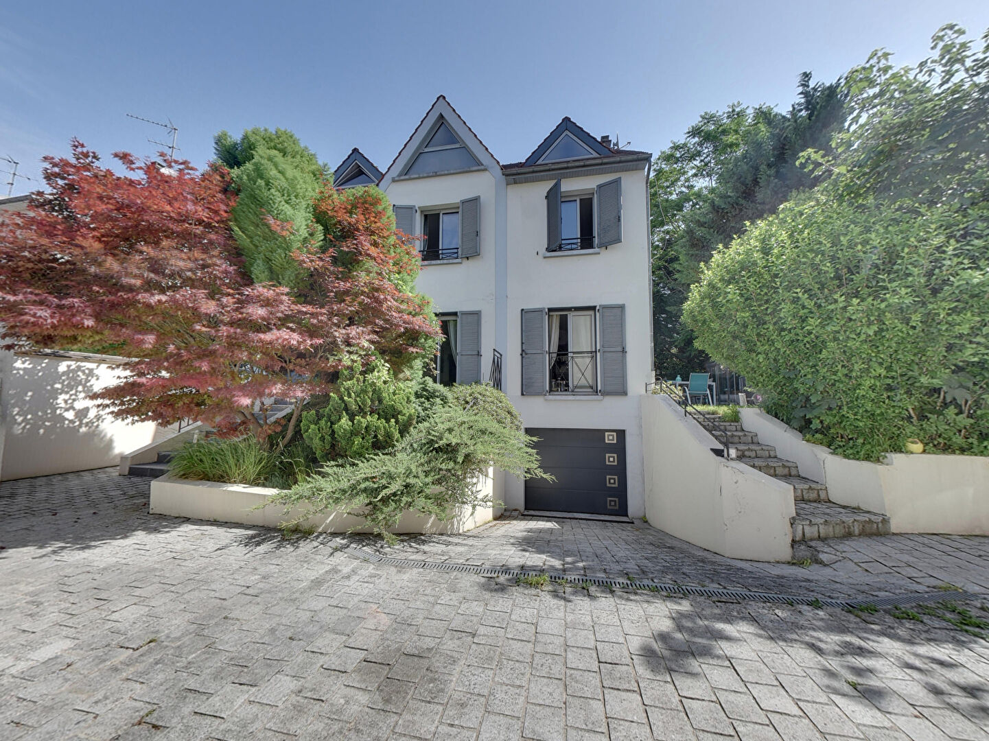 Bry-sur-Marne (94) 845 000 € Maison 8 pièces , 5 chambres 160.00 m² Avec jardin, terrasse, garage/box Voir le bien