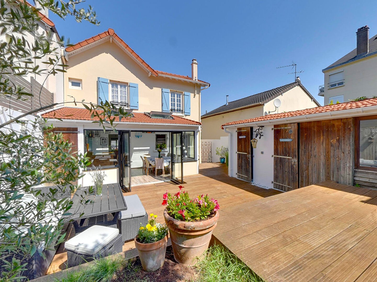 à 4 km de Ormesson-sur-Marne 672 000 € Maison 5 pièces , 3 chambres 106.00 m² Avec jardin, terrasse Voir le bien
