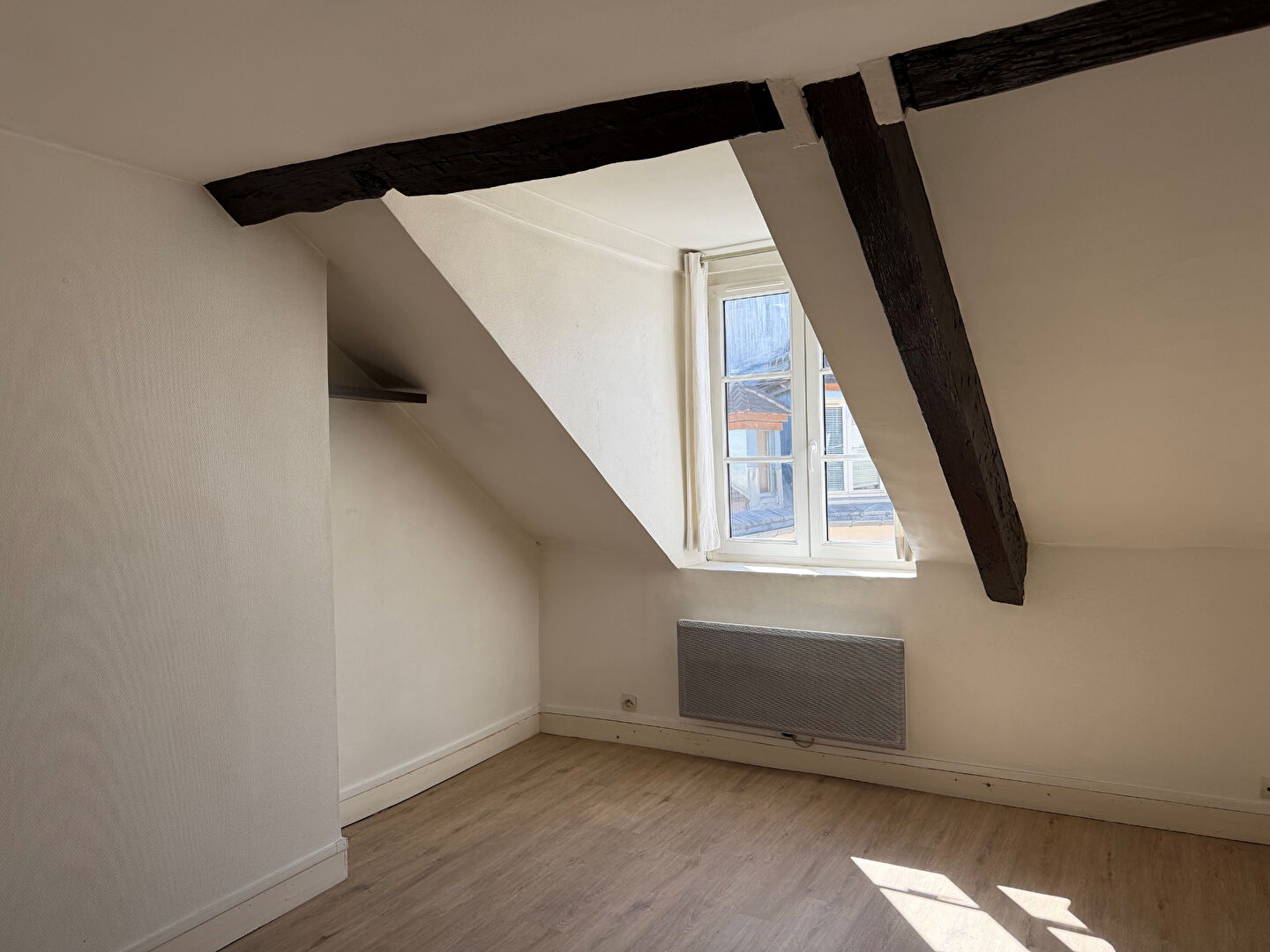 Paris 06 (75) Exclusif 790 € / mois cc Appartement 1 pièce , 1 chambre 18.00 m² Voir le bien