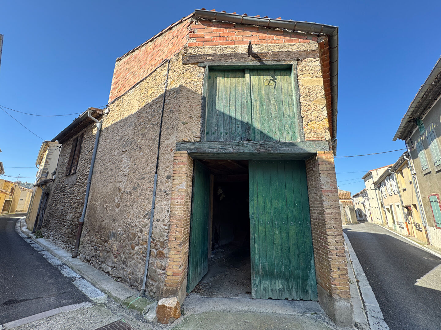 Parking / box PIEUSSE (11300) 65.88 m&sup2;