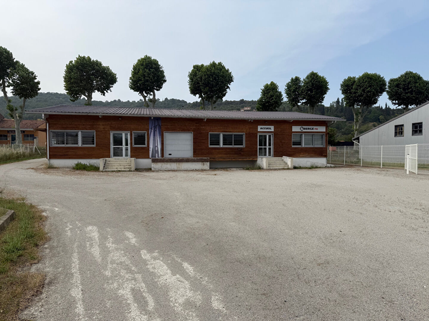 Local commercial CEPIE (11300) 3 pi&egrave;ces 122.57 m&sup2;