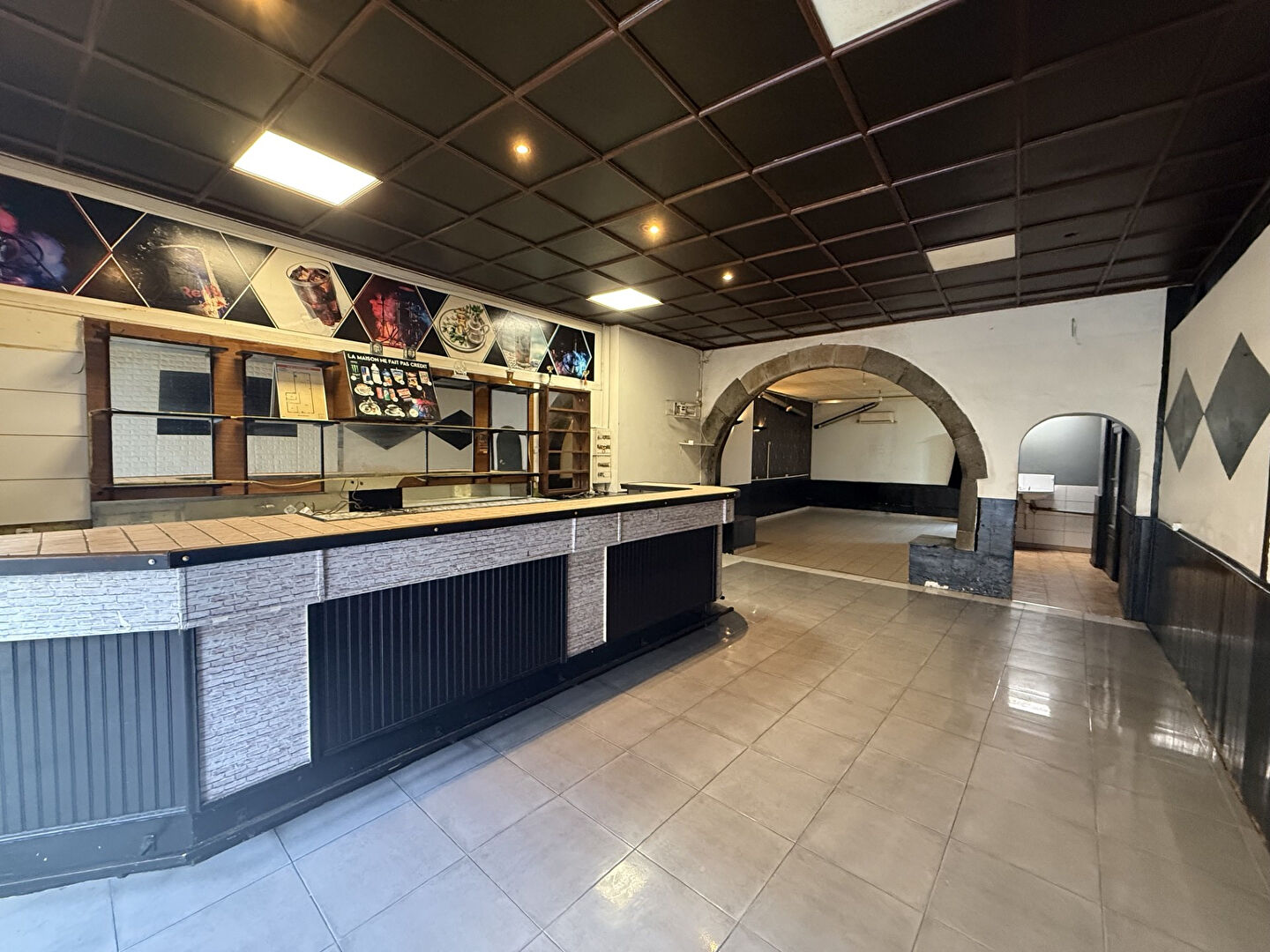 Local commercial LIMOUX (11300) 3 pi&egrave;ces 104.00 m&sup2;