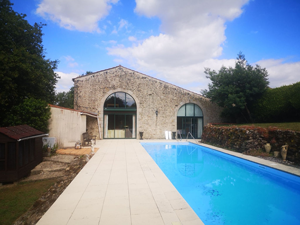 Maison LE POIRE SUR VIE (85170) 7 pièces 236.00 m²