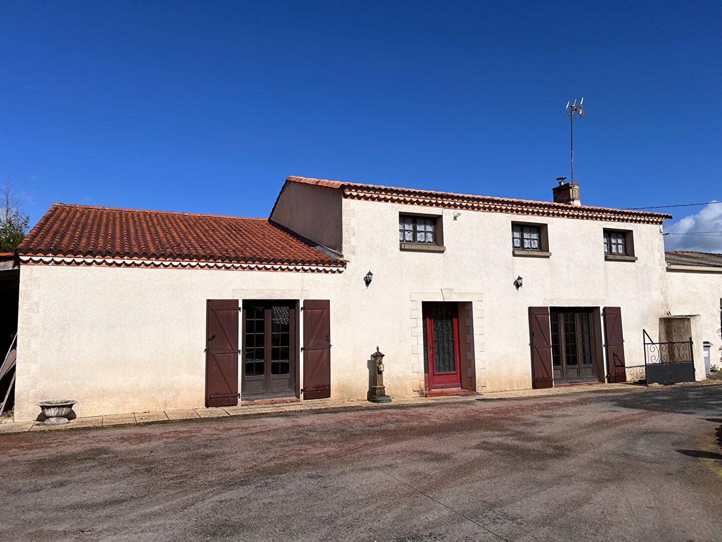 Maison AIZENAY (85190) 7 pièces 166.00 m²