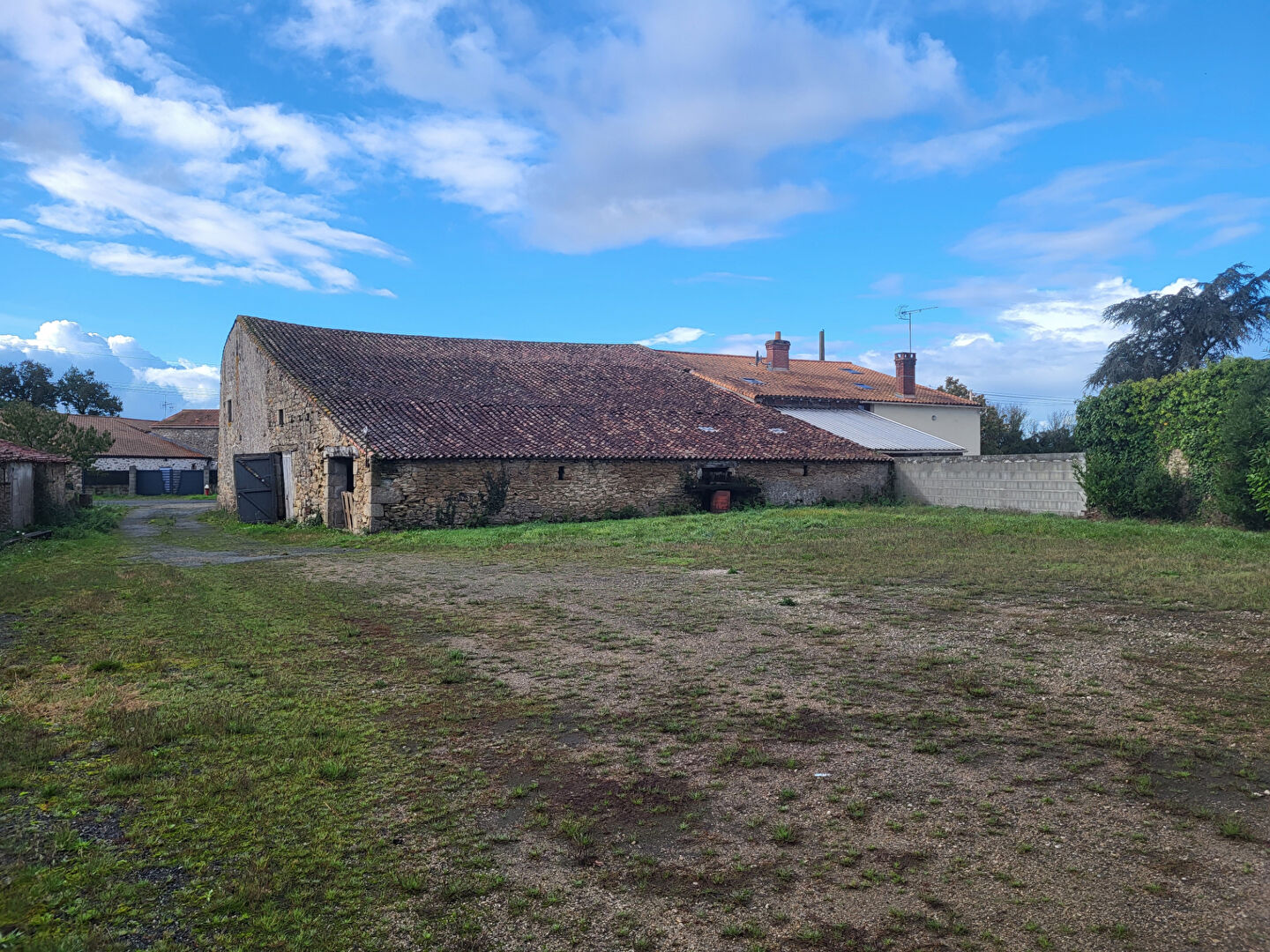 Maison LE POIRE SUR VIE (85170) 3 pièces 295.00 m²