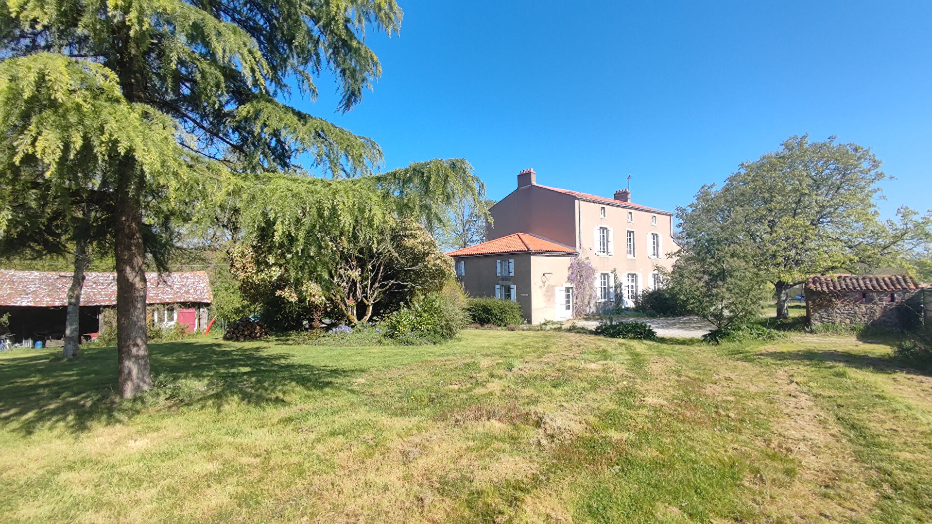 Maison LE POIRE SUR VIE (85170) 9 pièces 250.00 m²