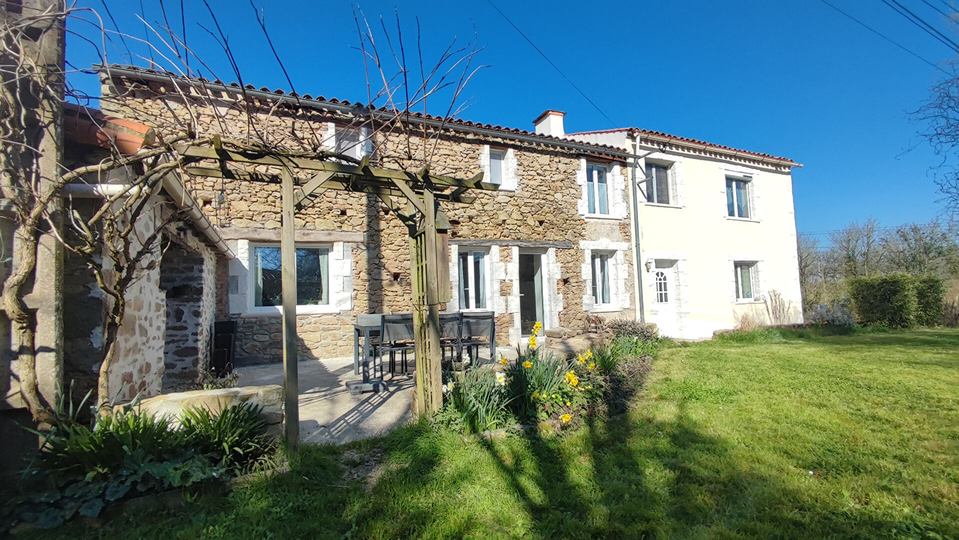 Maison BEAULIEU SOUS LA ROCHE (85190) 6 pi&egrave;ces 170.00 m&sup2;