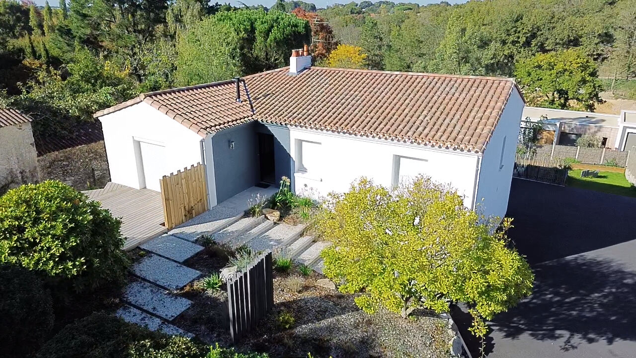 Maison LE POIRE SUR VIE (85170) 7 pièces 204.80 m²