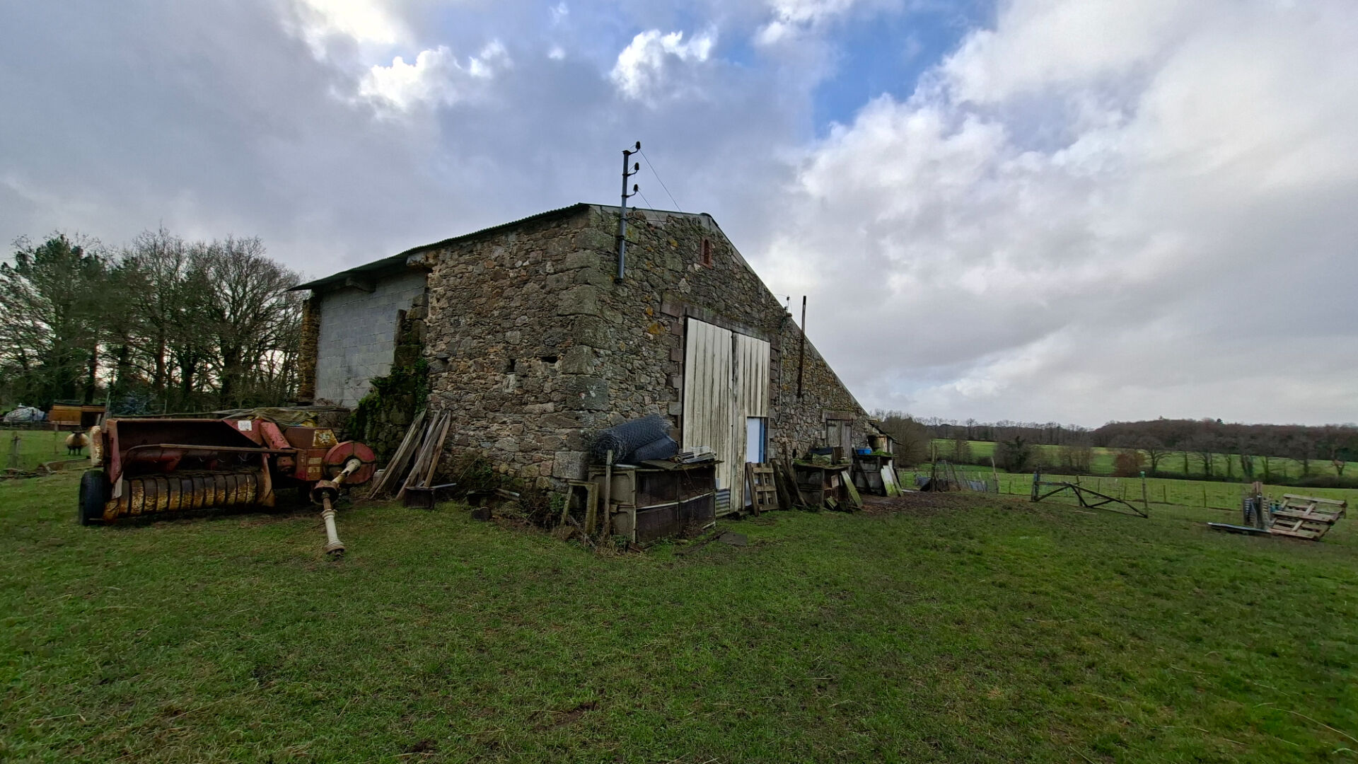 Grange AIZENAY (85190) 3 pi&egrave;ces 128.00 m&sup2;