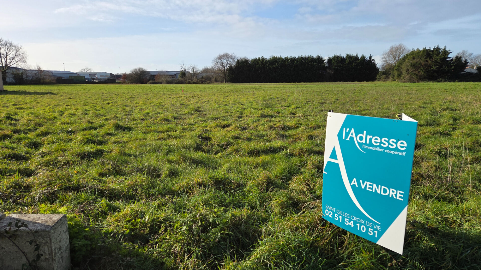 Terrain COMMEQUIERS (85220) 693.00 m&sup2;