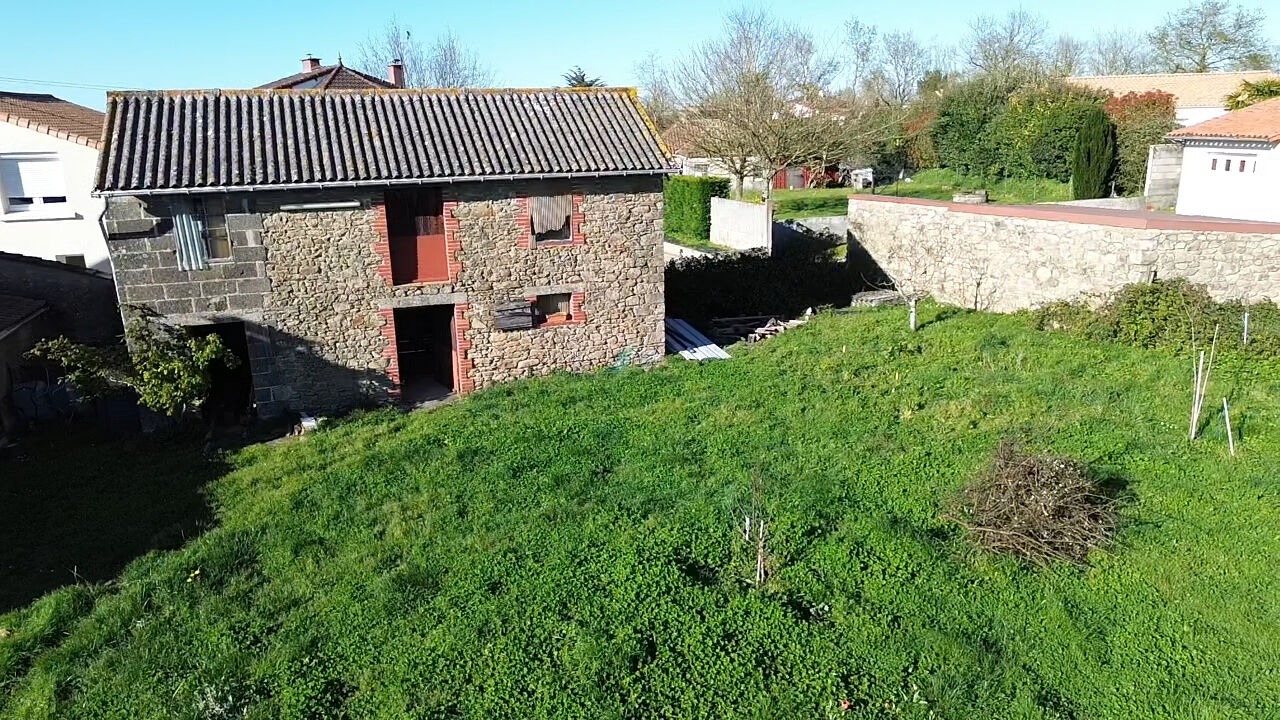 Terrain LE POIRE SUR VIE (85170) 2 pi&egrave;ces 40.00 m&sup2;