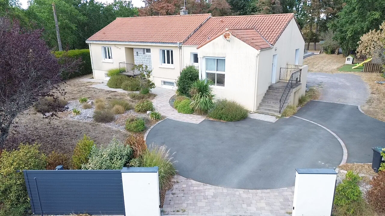 Maison LE POIRE SUR VIE (85170) 7 pi&egrave;ces 150.00 m&sup2;