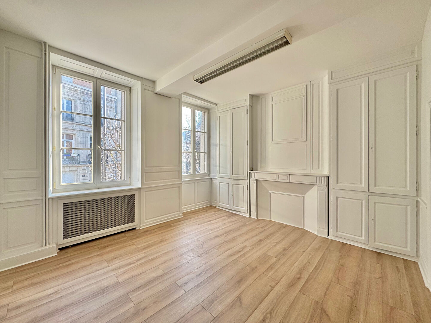 Local commercial REIMS (51100) 220.00 m²