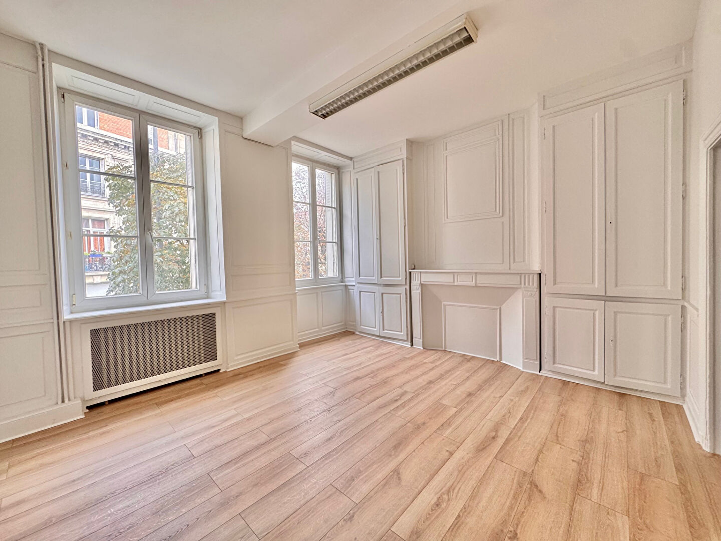 Local commercial REIMS (51100) 220.00 m²