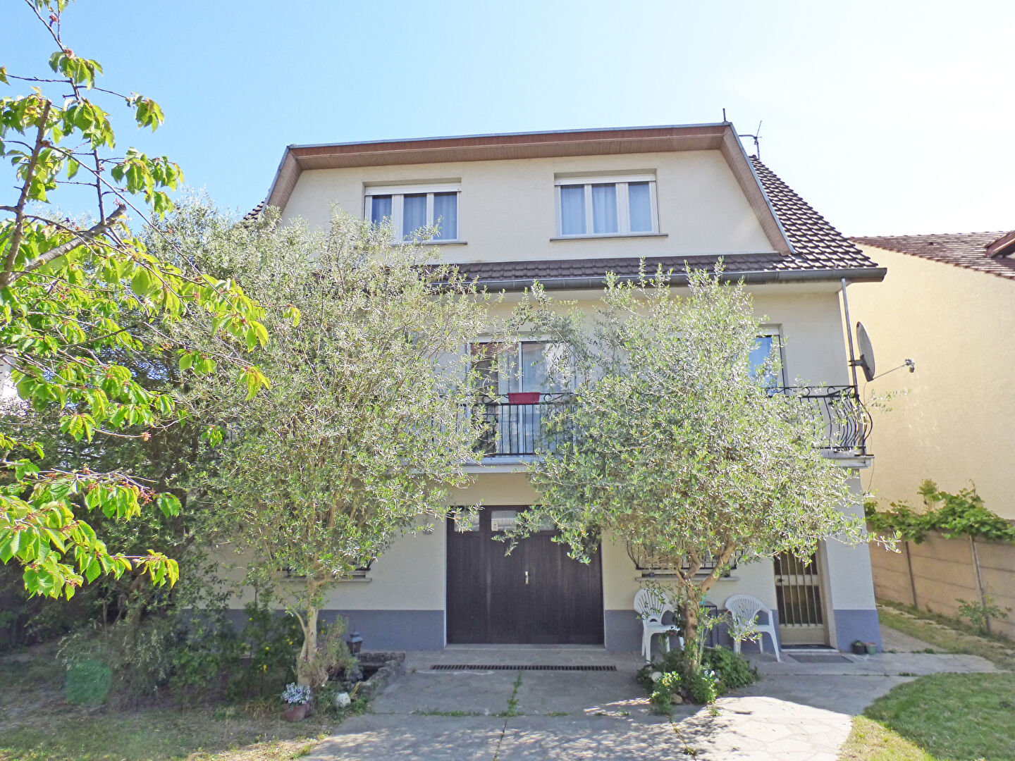 Gagny (93) 435 000 € Maison 5 pièces , 4 chambres 140.00 m² Avec jardin, garage/box Voir le bien