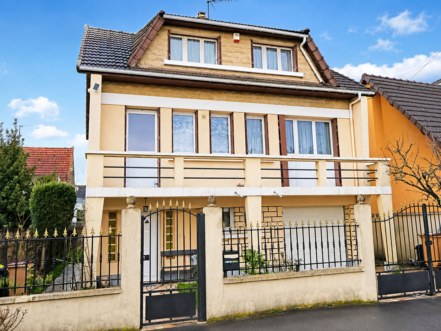 Neuilly-sur-Marne (93) 399 000 € Maison 7 pièces , 5 chambres 120.00 m² Avec jardin, garage/box Voir le bien