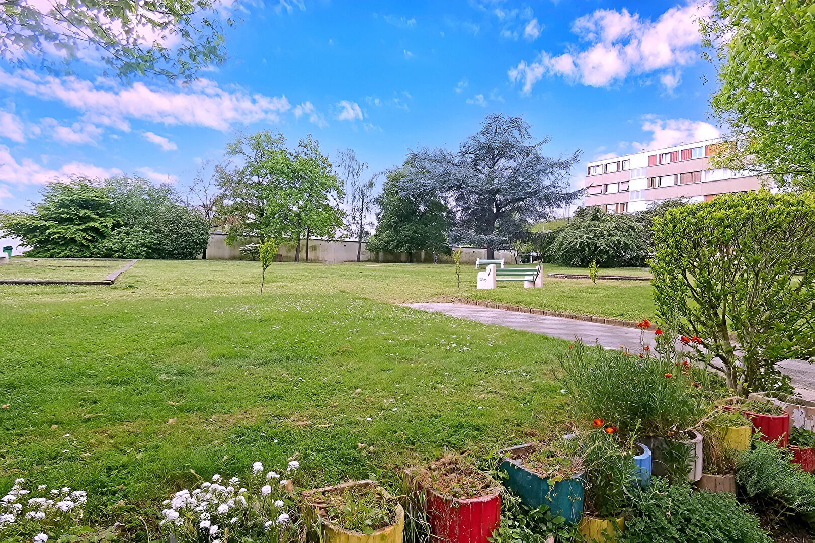 Neuilly-sur-Marne (93) Exclusif 196 000 € Appartement 4 pièces , 2 chambres 65.00 m² Avec garage/box Voir le bien