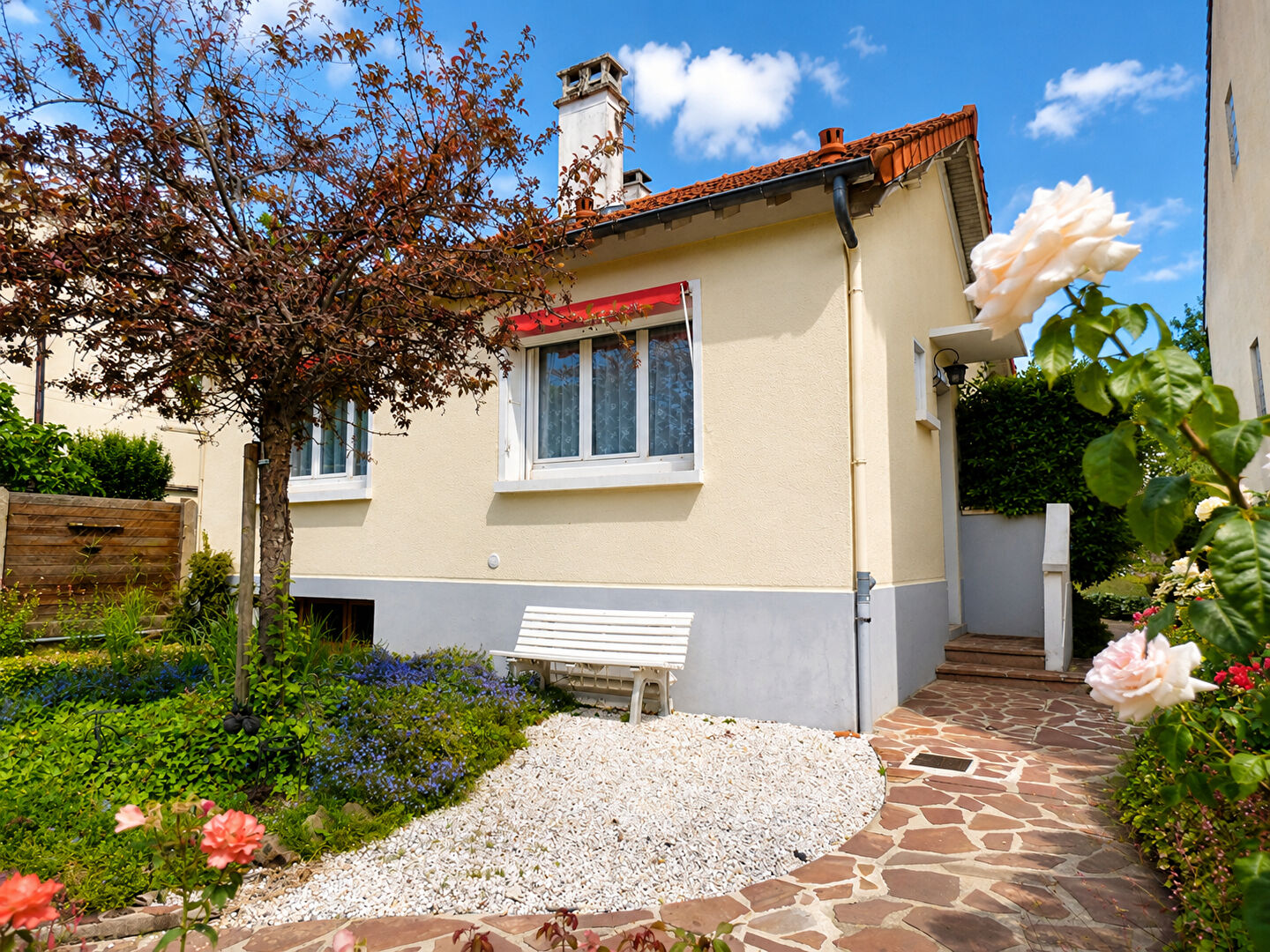 Gagny (93) 233 430 € Maison 3 pièces , 1 chambre 60.00 m² Avec jardin, garage/box Voir le bien