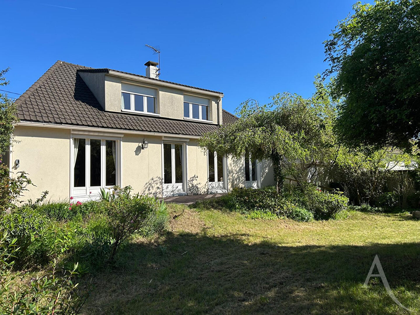 Maison SAINTE GENEVIEVE DES BOIS (91700) 9 pi&egrave;ces 166.00 m&sup2;