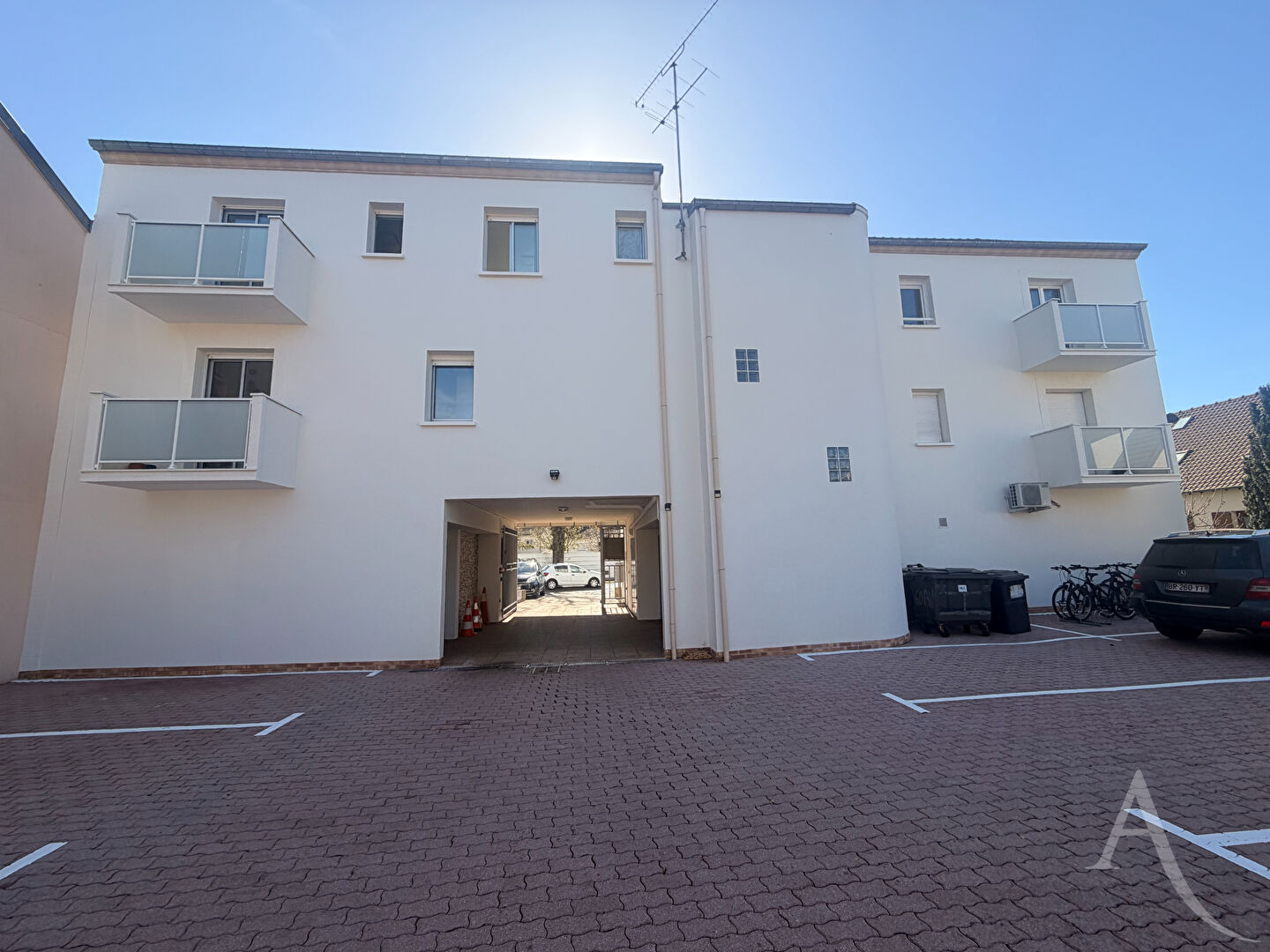 Immeuble SAINTE GENEVIEVE DES BOIS (91700) 17 pi&egrave;ces 448.89 m&sup2;