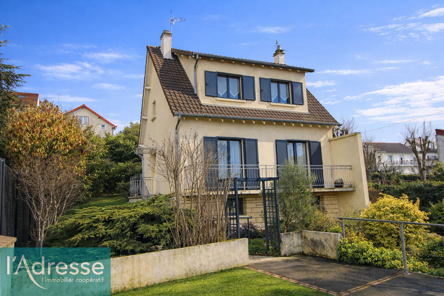 Savigny-sur-Orge (91) Exclusif 299 500 € Maison 5 pièces , 3 chambres 91.00 m² Avec jardin, terrasse, garage/box Voir le bien