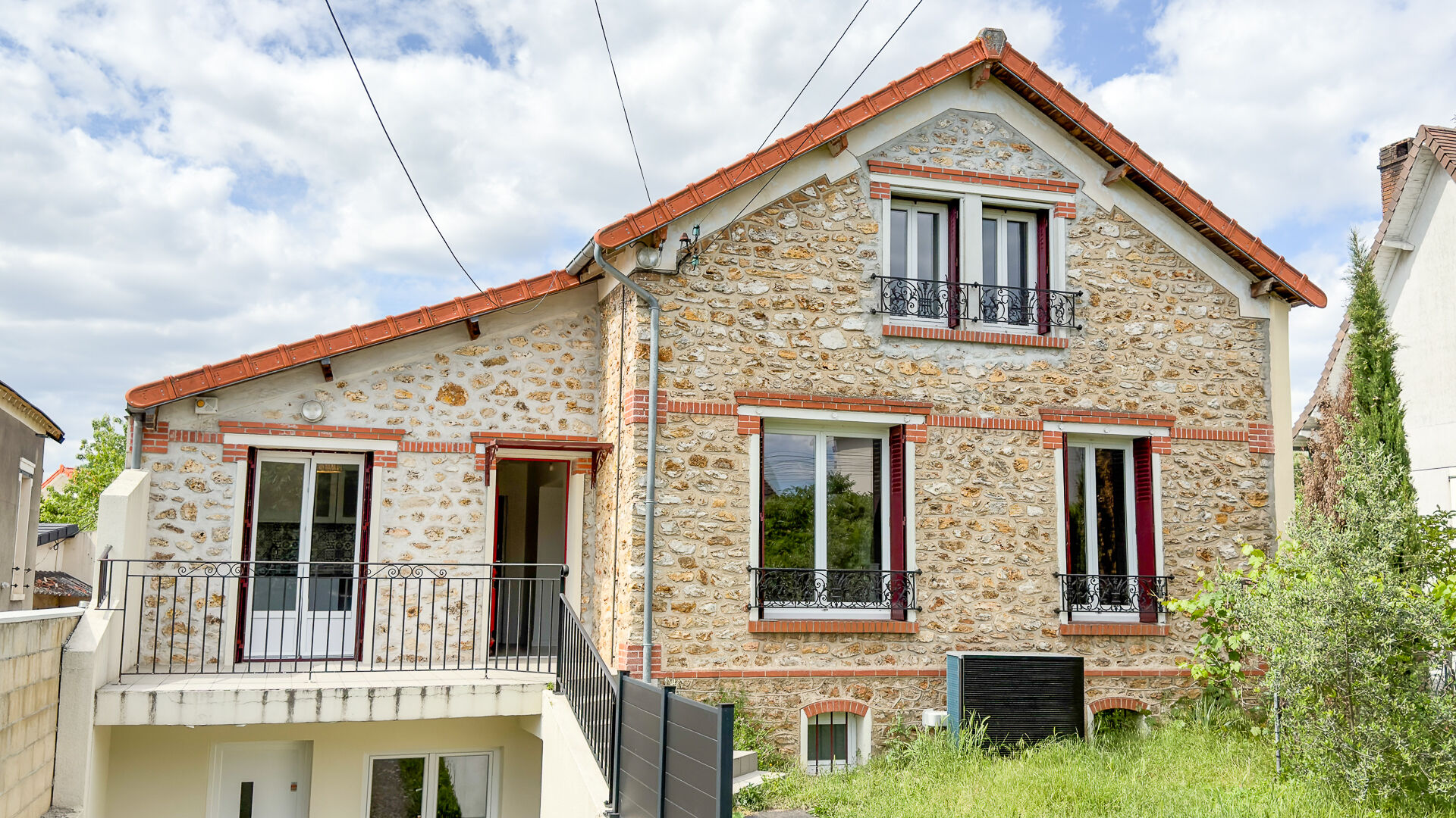 à 25 km de Melun 1 850 € / mois cc Maison 6 pièces , 3 chambres 130.00 m² Avec jardin Voir le bien