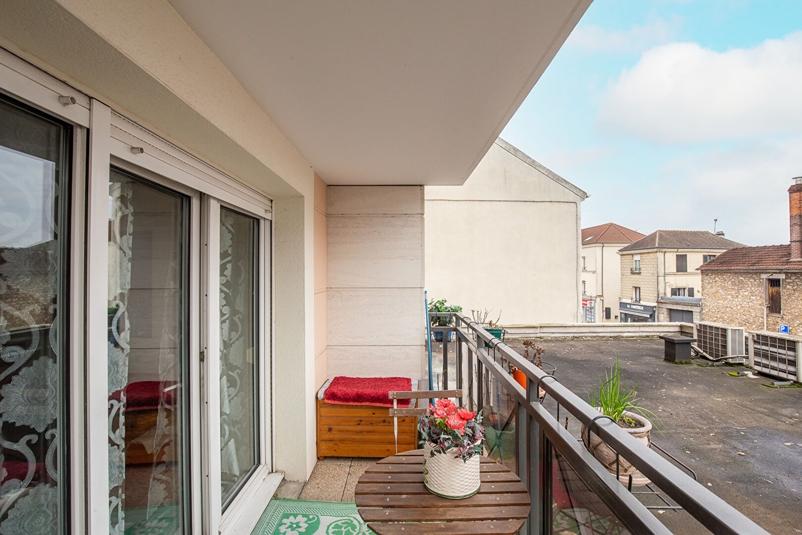 à 23 km de Melun Exclusif 925 € / mois cc Appartement 2 pièces , 1 chambre 45.80 m² Avec balcon Voir le bien