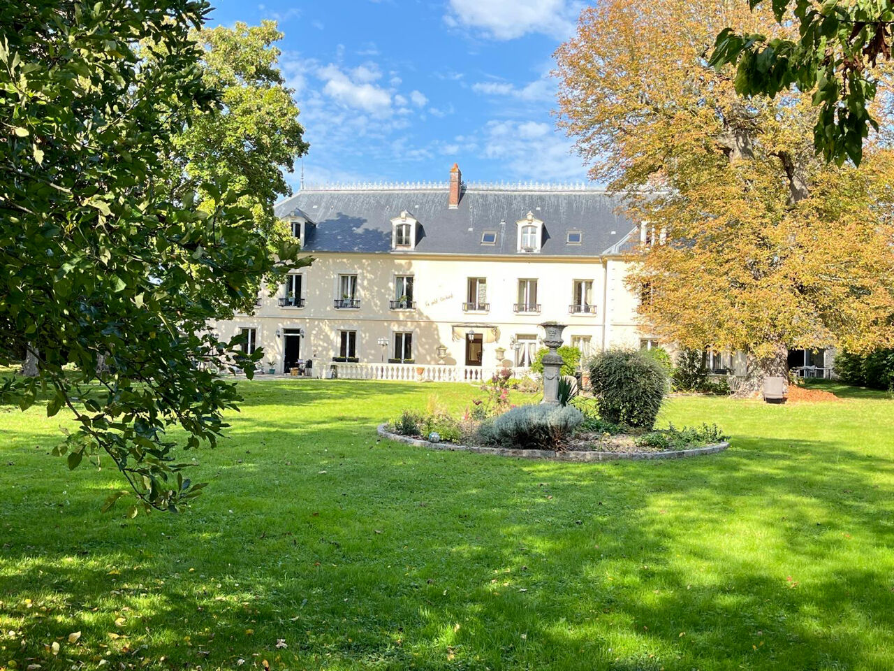 Demeure COUBERT (77170) 29 pièces 654.00 m²